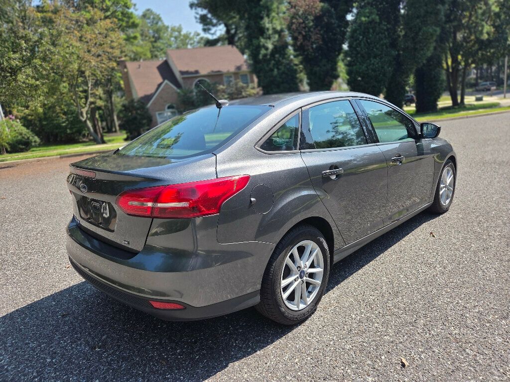 2018 Ford Focus Sedan photo 5