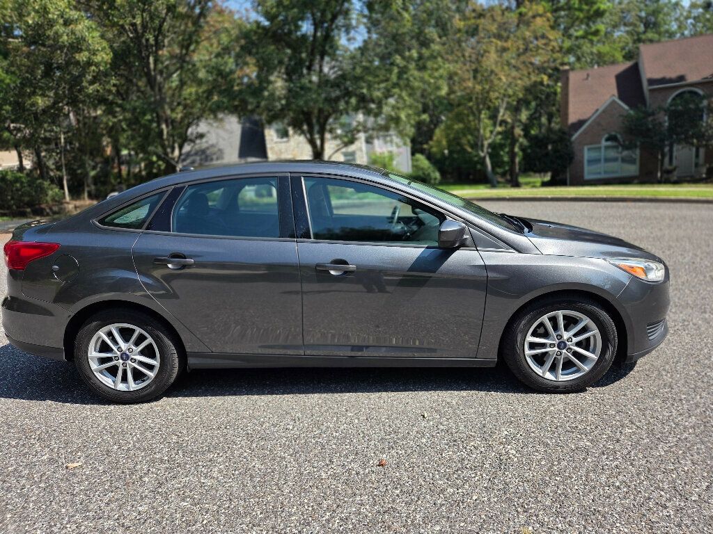 2018 Ford Focus Sedan photo 6