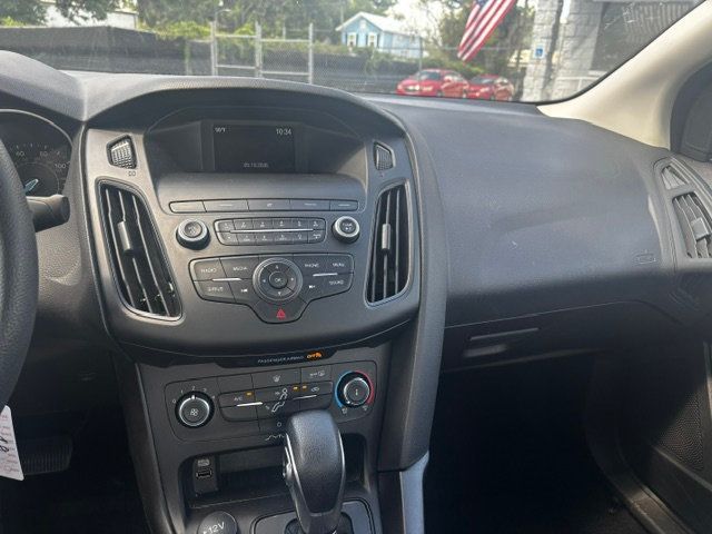 2018 Ford Focus SE Sedan - 23027486 - 10