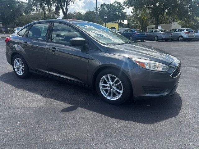 2018 Ford Focus SE Sedan - 23027486 - 1