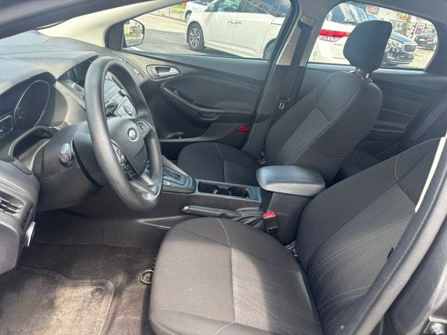 2018 Ford Focus SE Sedan - 23027486 - 3