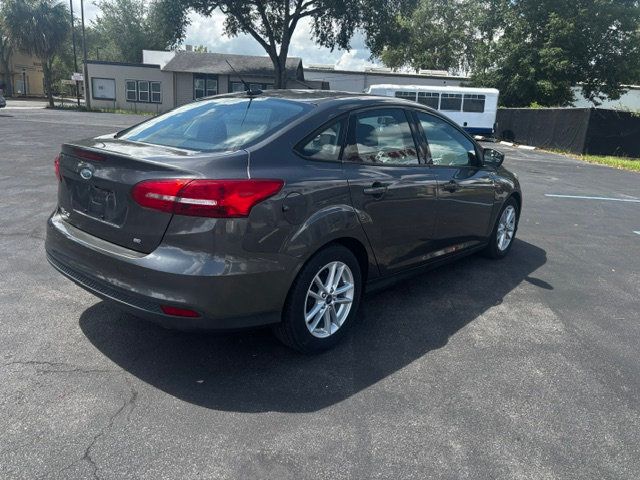 2018 Ford Focus SE Sedan - 23027486 - 4