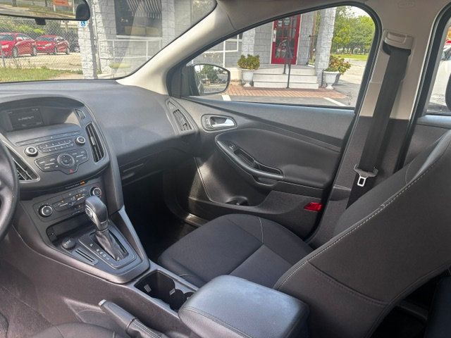 2018 Ford Focus SE Sedan - 23027486 - 8