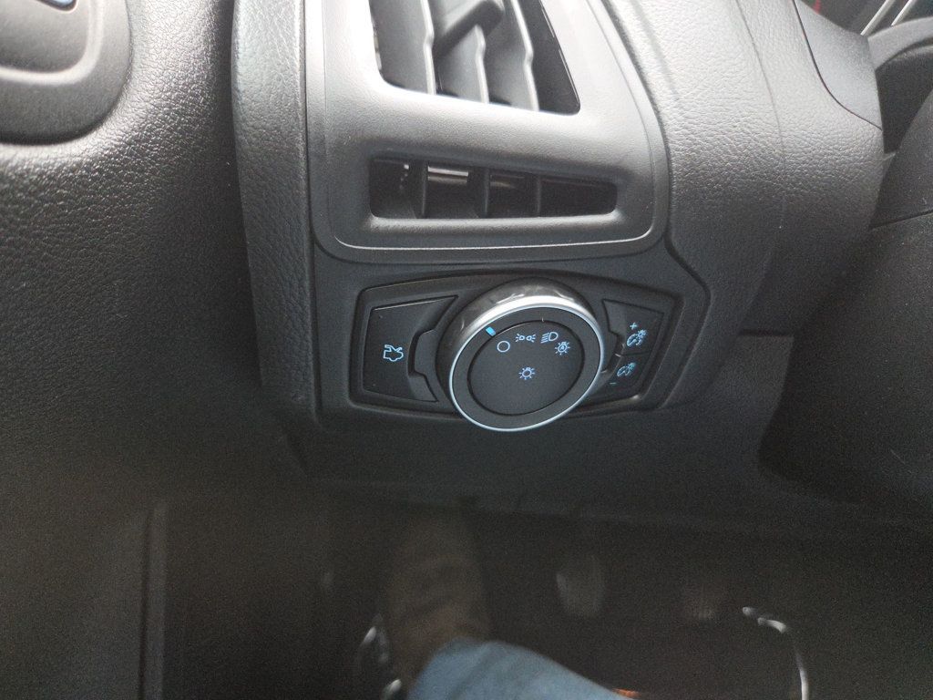 Ford Focus photo 17