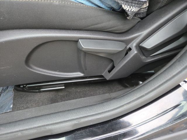 2018 Ford Focus S Sedan - 23067371 - 17
