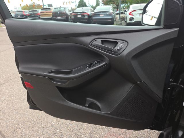 2018 Ford Focus S Sedan - 23067371 - 18