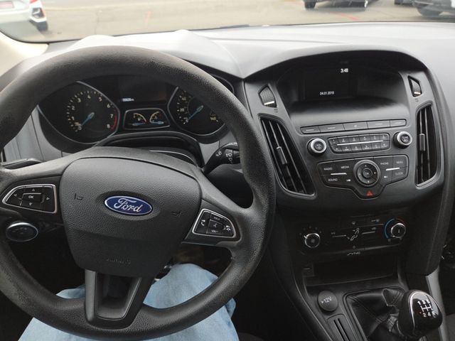2018 Ford Focus S Sedan - 23067371 - 26