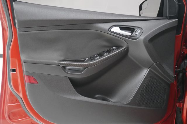 2018 Ford Focus ST Hatch - 22946115 - 14