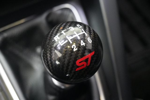 2018 Ford Focus ST Hatch - 22946115 - 23