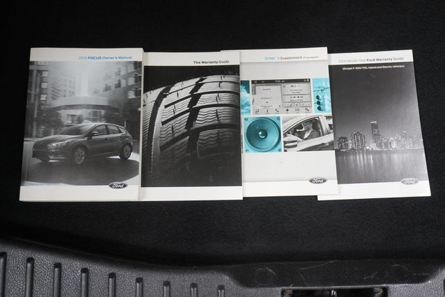 2018 Ford Focus ST Hatch - 22946115 - 27