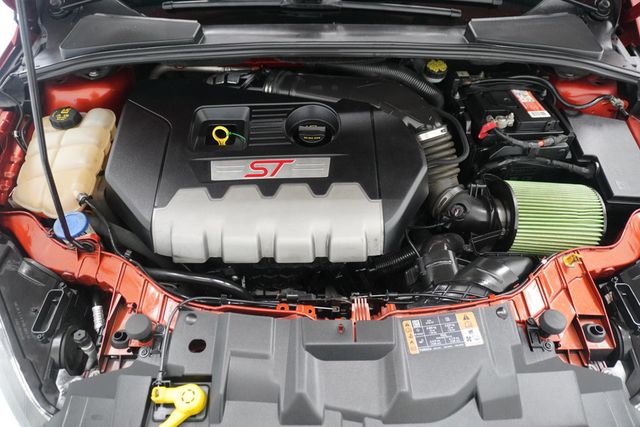 2018 Ford Focus ST Hatch - 22946115 - 33