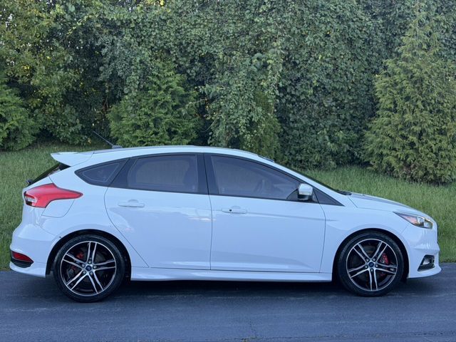 2018 Ford Focus ST Hatch - 23086340 - 10