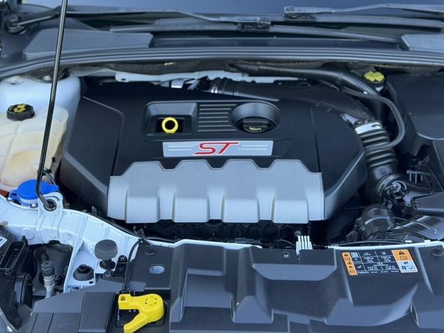2018 Ford Focus ST Hatch - 23086340 - 14