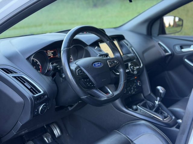 2018 Ford Focus ST Hatch - 23086340 - 18
