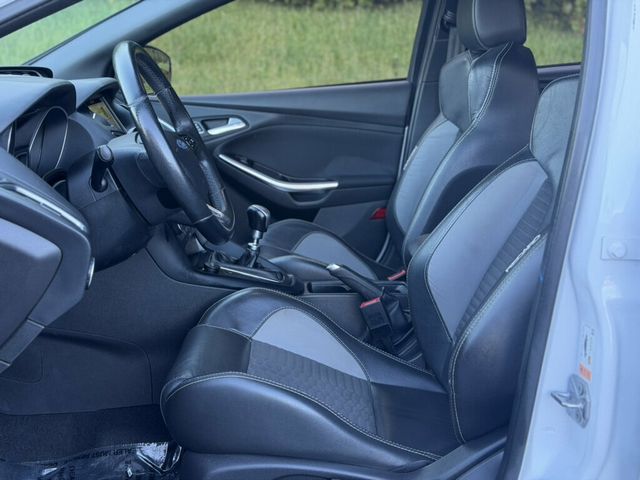 2018 Ford Focus ST Hatch - 23086340 - 19