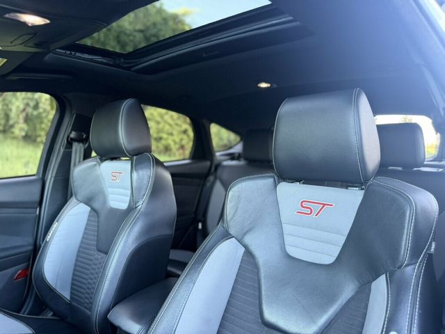 2018 Ford Focus ST Hatch - 23086340 - 21