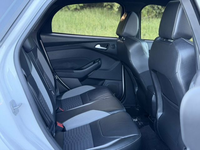 2018 Ford Focus ST Hatch - 23086340 - 27