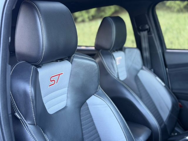 2018 Ford Focus ST Hatch - 23086340 - 29