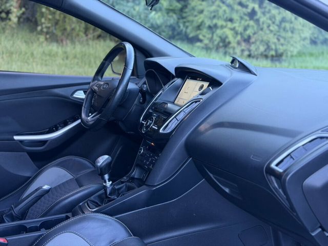 2018 Ford Focus ST Hatch - 23086340 - 31