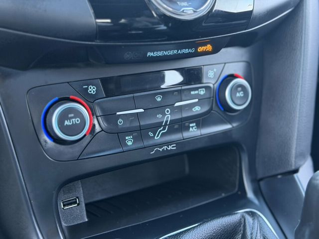 2018 Ford Focus ST Hatch - 23086340 - 42