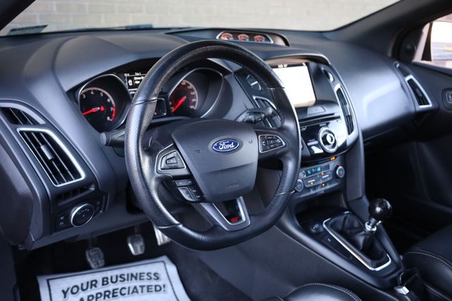 2018 Ford Focus ST Hatch - 22969256 - 14