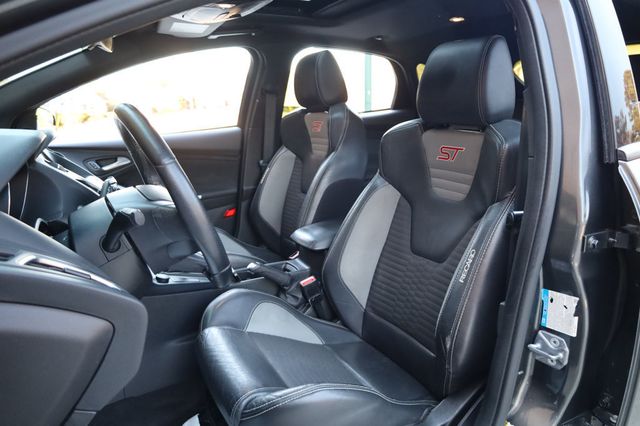 2018 Ford Focus ST Hatch - 22969256 - 15