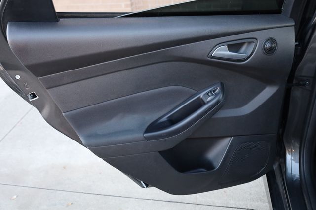 2018 Ford Focus ST Hatch - 22969256 - 16