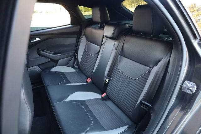 2018 Ford Focus ST Hatch - 22969256 - 17