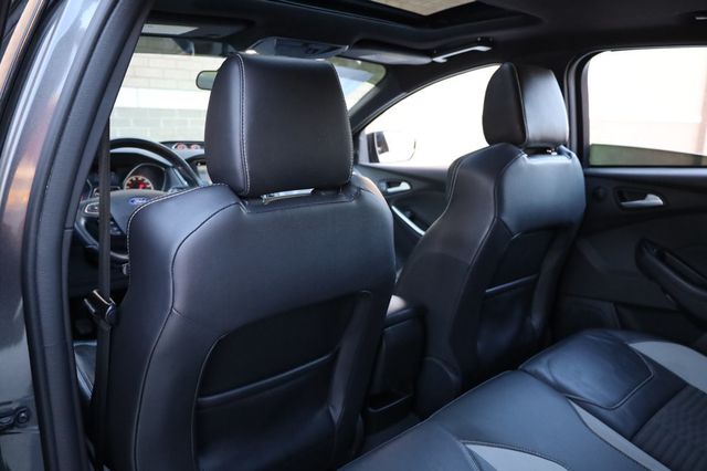 2018 Ford Focus ST Hatch - 22969256 - 18