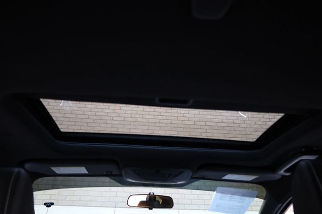 2018 Ford Focus ST Hatch - 22969256 - 19