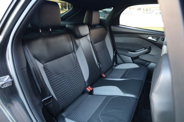 2018 Ford Focus ST Hatch - 22969256 - 21