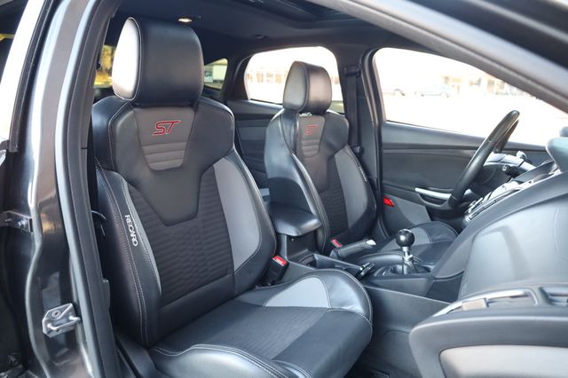 2018 Ford Focus ST Hatch - 22969256 - 24