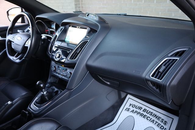 2018 Ford Focus ST Hatch - 22969256 - 25
