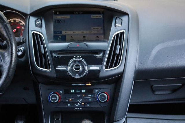 2018 Ford Focus ST Hatch - 22969256 - 33