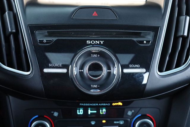 2018 Ford Focus ST Hatch - 22969256 - 36