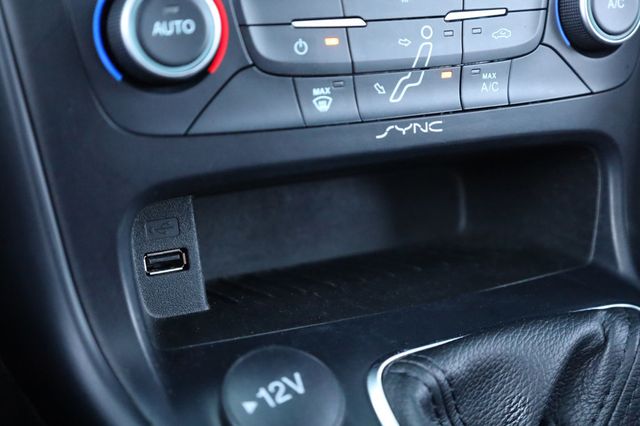 2018 Ford Focus ST Hatch - 22969256 - 38