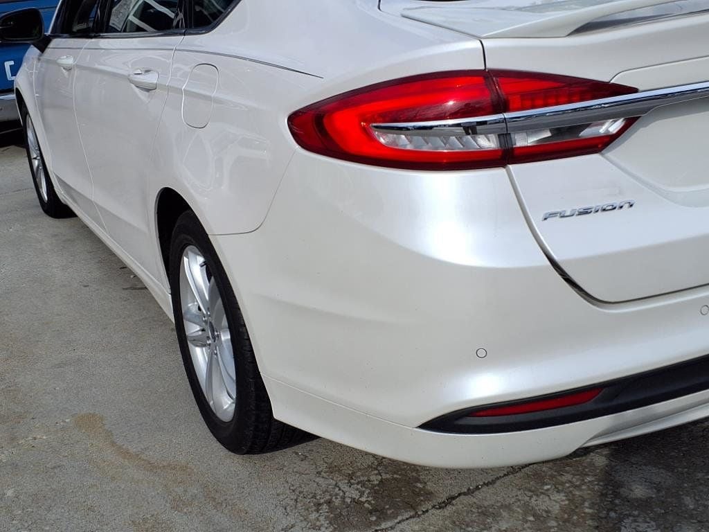 2018 Ford Fusion SE FWD - 22884726 - 18