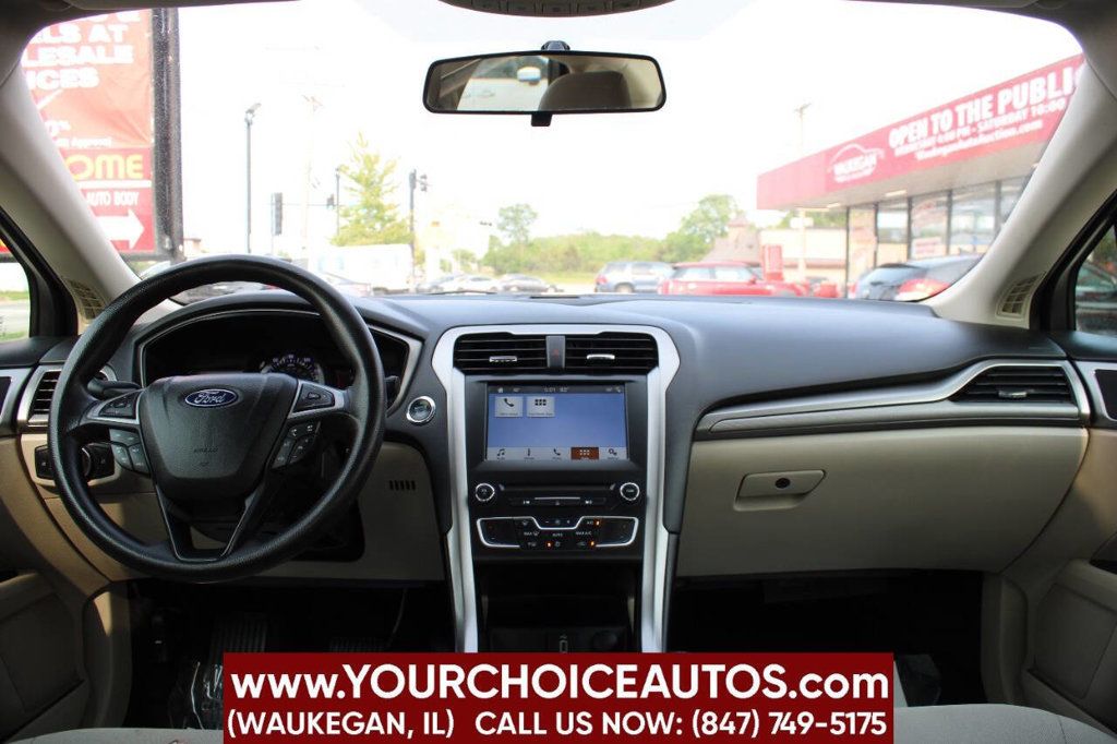 2018 Ford Fusion SE FWD - 22863115 - 19