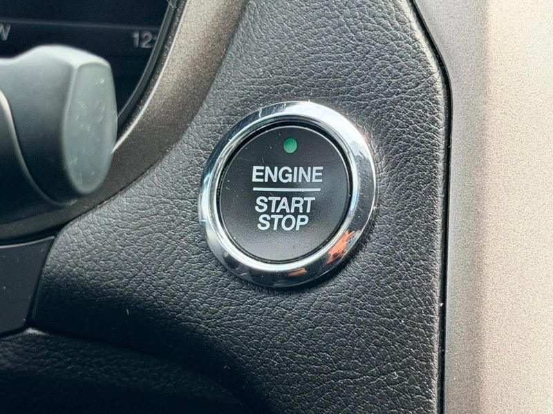 2018 Ford Fusion SE FWD - 23052198 - 32