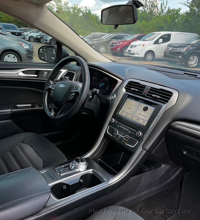 2018 Ford Fusion SE FWD - 23060426 - 17
