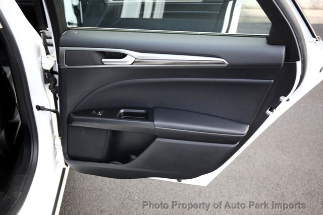 2018 Ford Fusion Hybrid SE FWD - 22929563 - 40