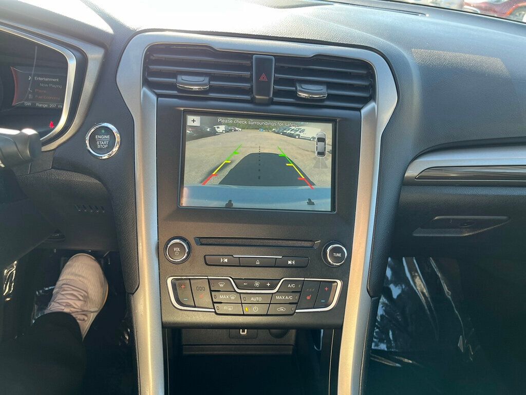 2018 Ford Fusion Hybrid SE FWD - 22936102 - 17
