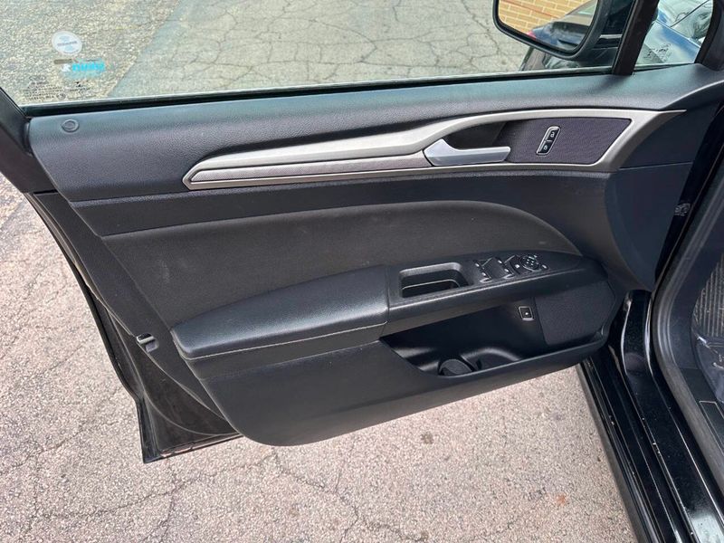 2018 Ford Fusion Hybrid SE FWD - 22880876 - 11