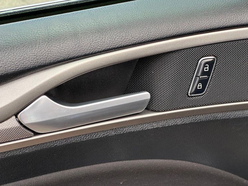 2018 Ford Fusion Hybrid SE FWD - 22880876 - 12