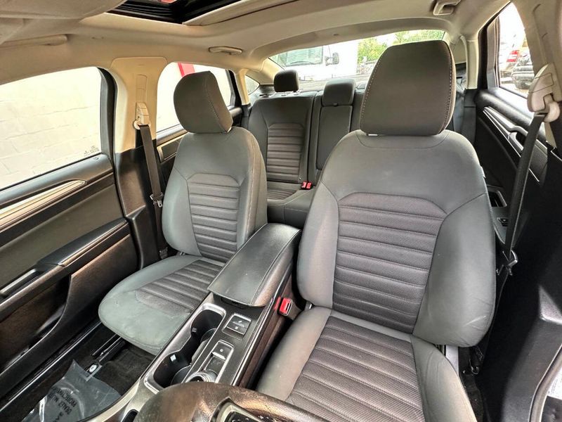 2018 Ford Fusion Hybrid SE FWD - 22880876 - 18