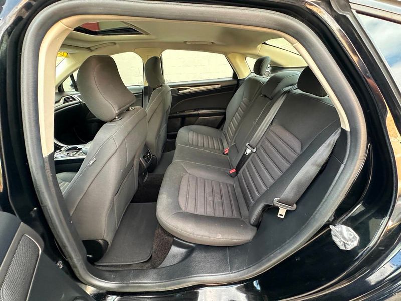 2018 Ford Fusion Hybrid SE FWD - 22880876 - 19