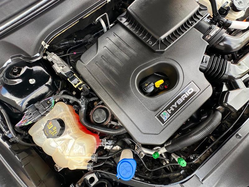 2018 Ford Fusion Hybrid SE FWD - 22880876 - 27