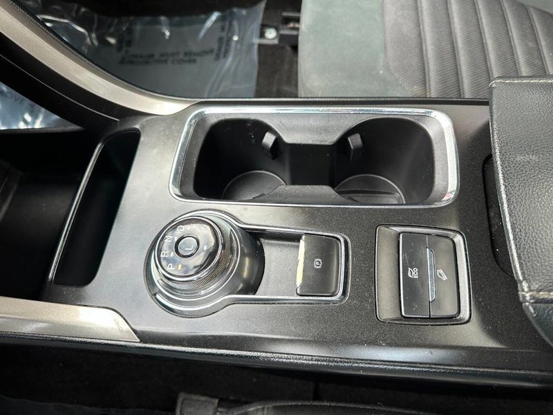 2018 Ford Fusion Hybrid SE FWD - 22880876 - 37