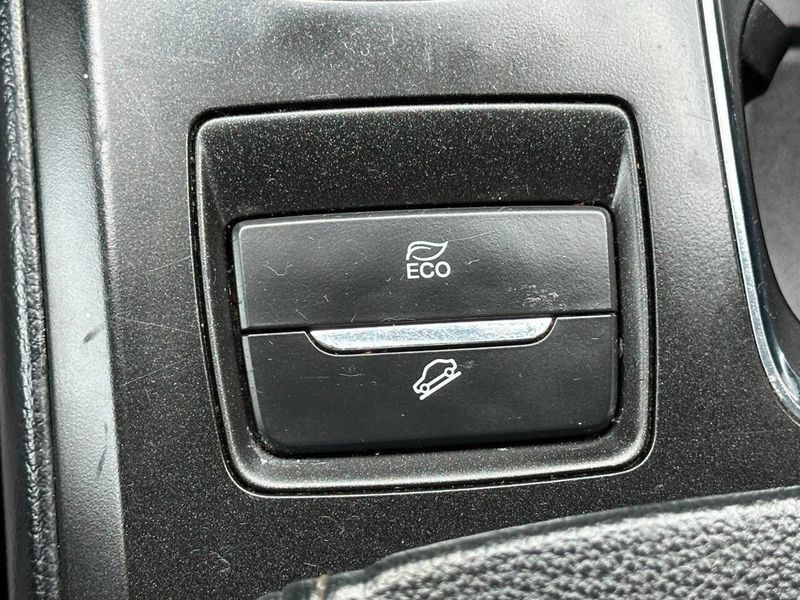 2018 Ford Fusion Hybrid SE FWD - 22880876 - 39