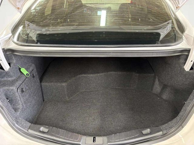 2018 Ford Fusion Hybrid SE FWD - 23008671 - 15